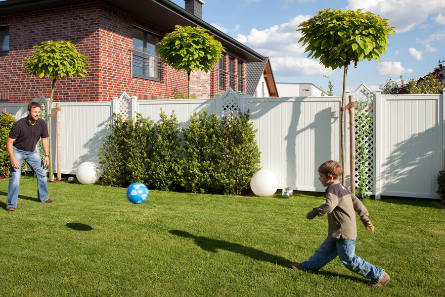 LONGLIFE RIVA Weiß als pflegeleichte Gartenabtrennung