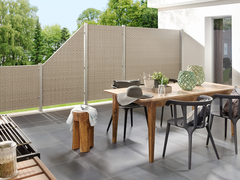 Terrassenabtrennung mit WEAVE Gray Geflechtzaun