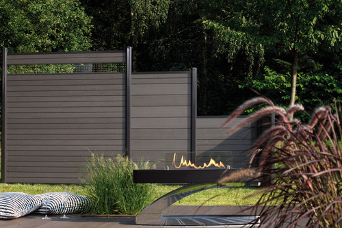 SYSTEM WPC Anthrazit mit Dekorprofil THETA aus Glas SYSTEM WPC Anthrazit mit Dekorprofil THETA aus Glas